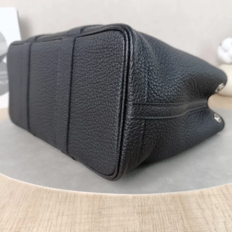 Hermès Top Handle Bag Garden Party 30 30Black Negonda Calfskin Medium30 × 13 × 21 cm — detail view 2 of 11