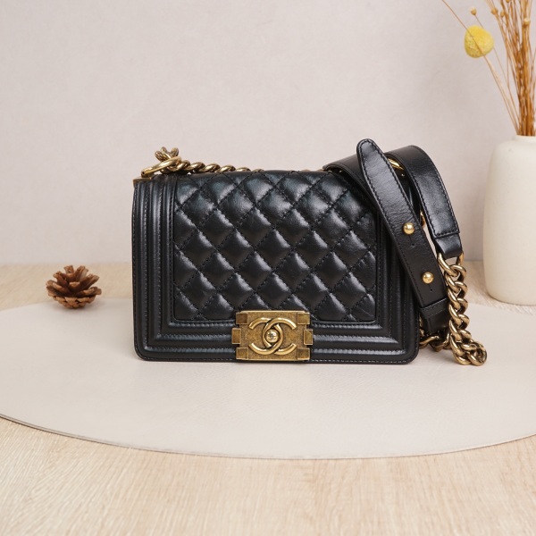 Chanel Le Boy Small Black with Gold-Tone Hardware Waxed Leather17 · 20.5 × 8.5 × 12 cm