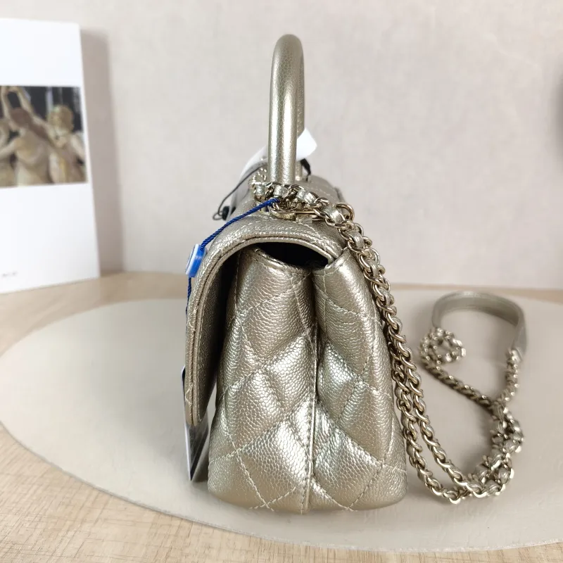Chanel Crossbody Bag Coco Handle​ Grained Calfskin Mini 19 × 9 × 13 cm — detail view 4 of 12