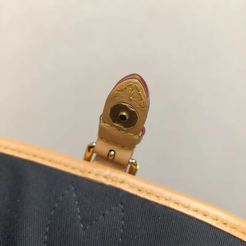 Louis Vuitton Crossbody Bag Diane Baguette Bag Shoulder Strap PVC Small 24 × 9 × 15 cm — detail view 9 of 15