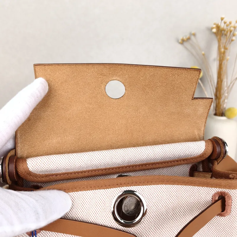 Hermès Shoulder Bag Herbag Zip 20 Beige Canvas mini20 × 7 × 17 cm — detail view 15 of 17