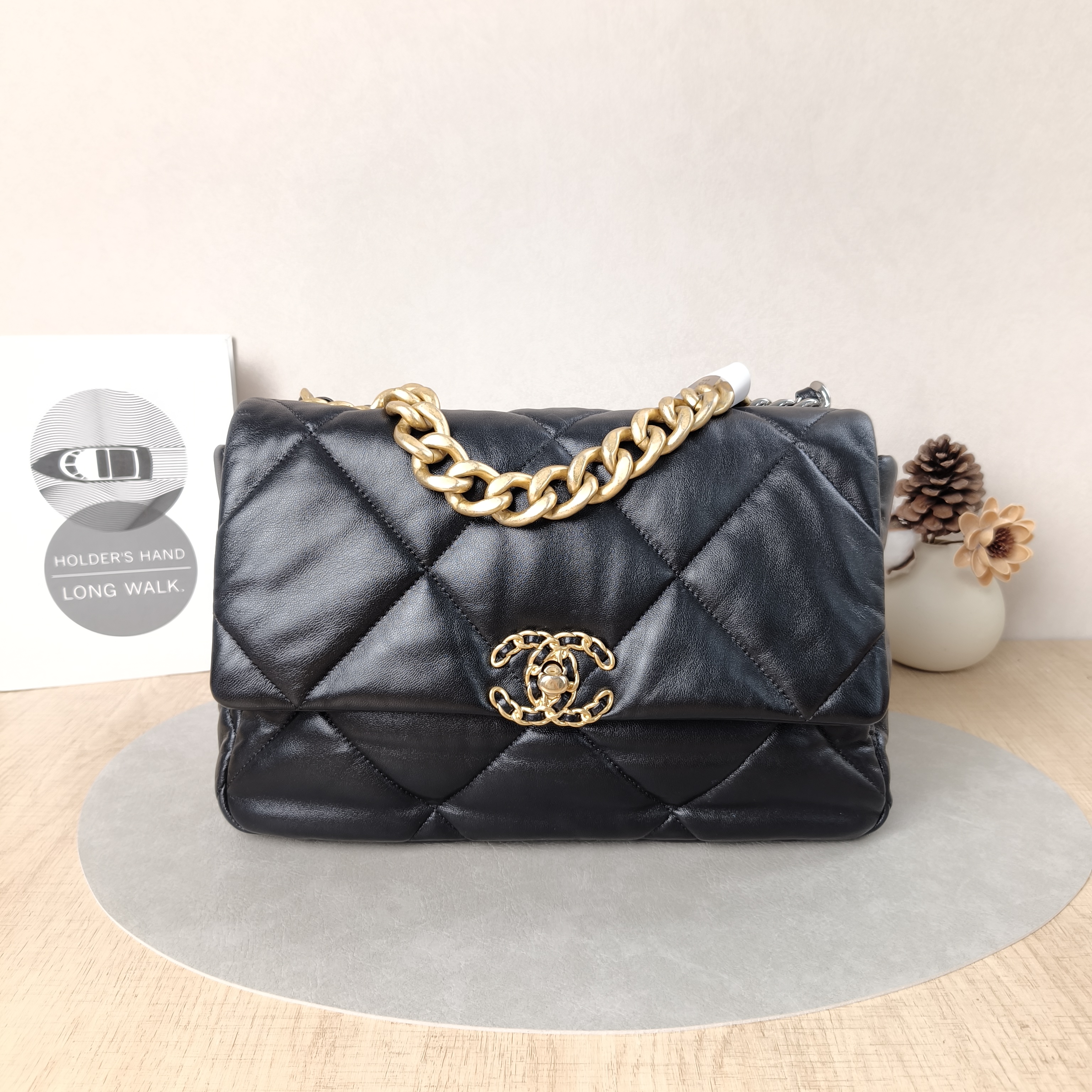 Chanel Crossbody Bag19Bag Black SL ambskin Medium30 × 10 × 20 cm