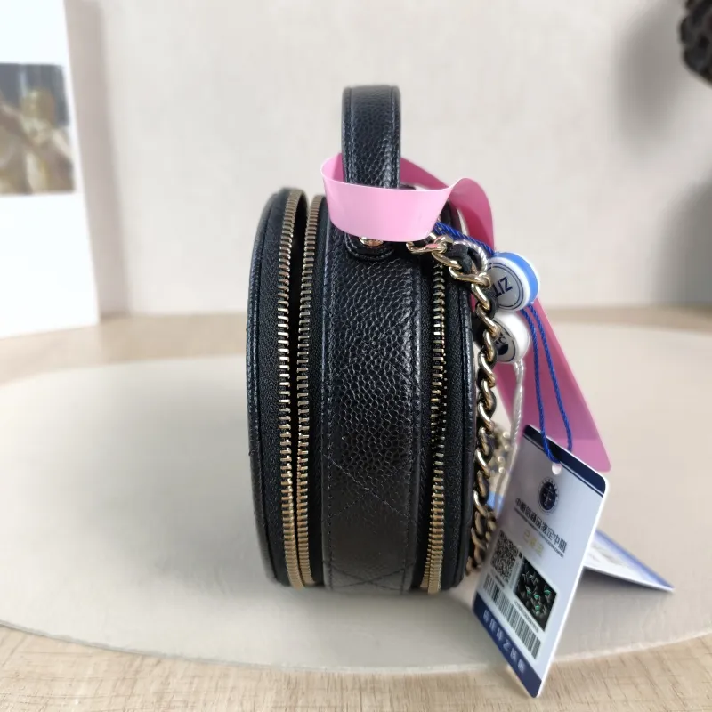 Chanel Crossbody Bag Crossbody Bag Black Grained Calfskin 12 × 5.5 × 11 cm 31 — detail view 3 of 12