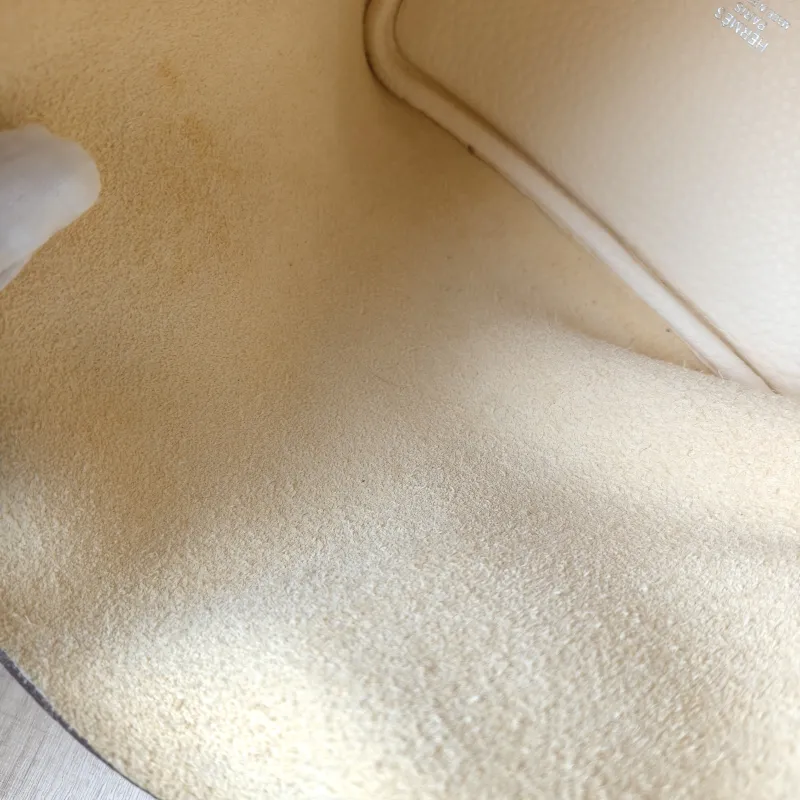Hermès Top Handle Bag Picotin Lock 18 18 10Craie Taurillon Clemence TC Calfskin Small 18 × 13 × 18 cm Z Conditioned — detail view 2 of 12