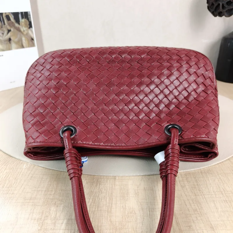 Bottega Veneta Top Handle Bag Woven Top Handle Bag Red Lambskin 30 × 16 × 17 cm — detail view 1 of 9