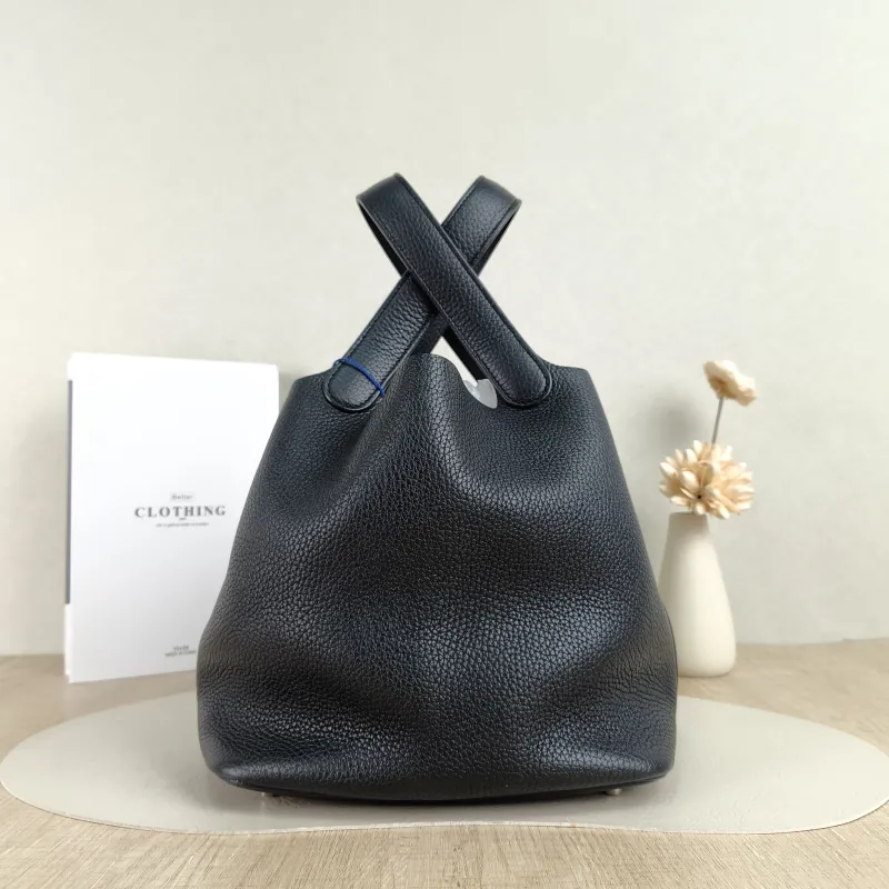 Hermès Top Handle Bag Picotin Lock 22 22 Black TC Calfskin Medium 22 × 18 × 21 cm C — detail view 5 of 9