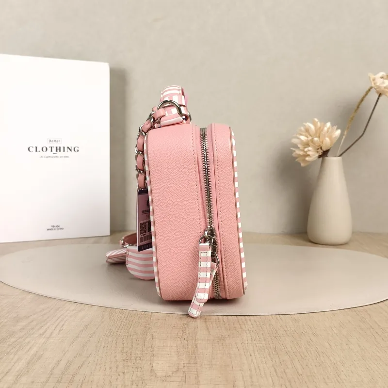 Chanel Crossbody Bag CC Filigree Vanity Cosmetic Bag White Grained Calfskin Medium21 × 8 × 16 cm — detail view 3 of 15