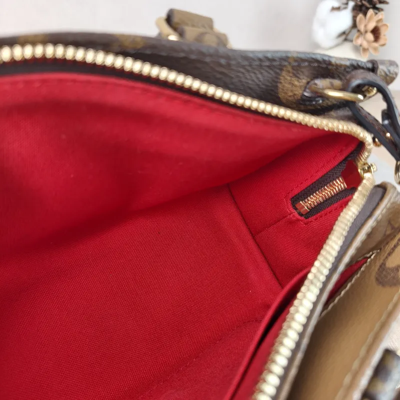 Louis Vuitton Crossbody Bag Onthego East West Monogram PVC Small 25 × 10 × 13 cm — detail view 6 of 16