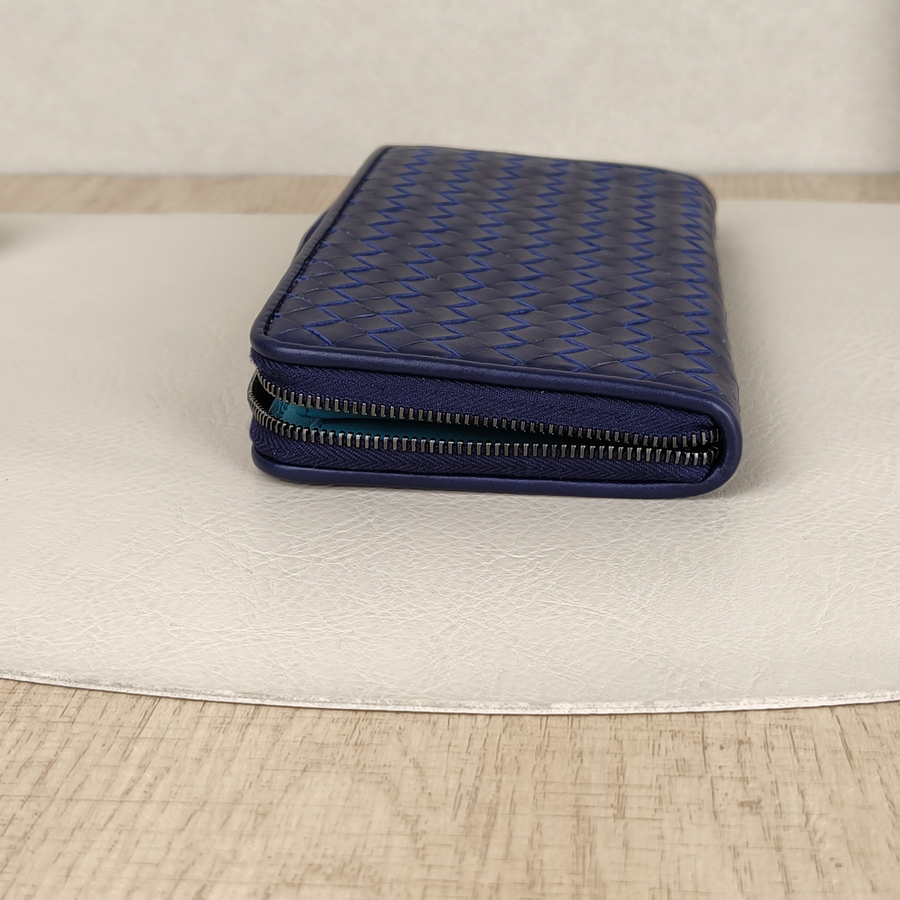 Bottega Veneta Wallet Edition Wallet Blue Lambskin One Size19 × 2 × 10 cm — cover view 2 of 9