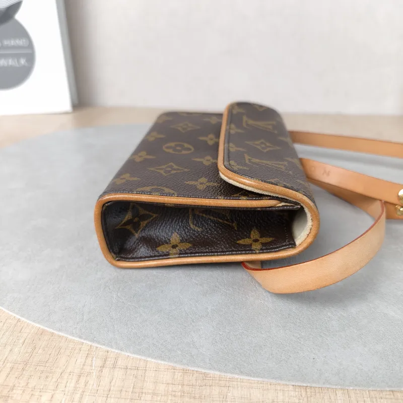 Louis Vuitton Shoulder Bag Shoulder Crossbody Bag Monogram PVC 16 × 4 × 10 cm — detail view 3 of 13