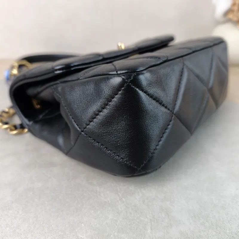 Chanel Crossbody Bag Black Calfskin 18 × 6.5 × 15 cm — detail view 11 of 13