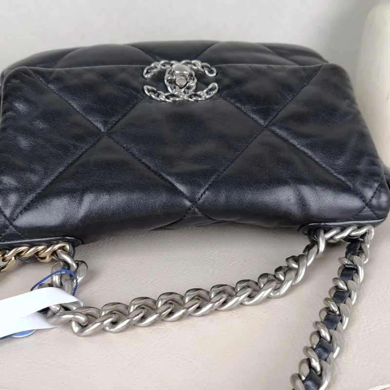Chanel Crossbody Bag 19Bag Black SL ambskin Small 26 × 9 × 16 cm — detail view 8 of 15