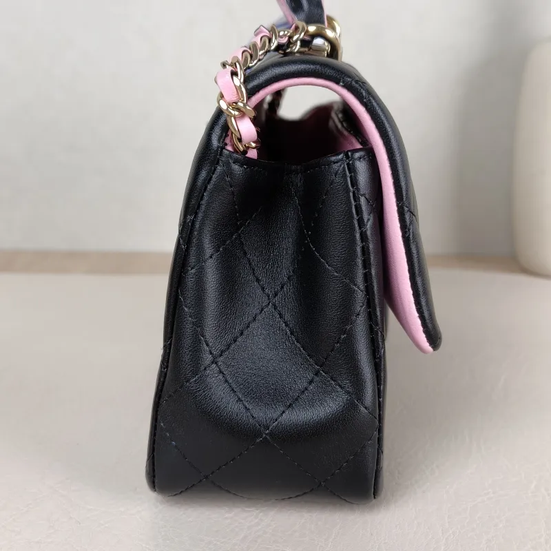 Chanel Crossbody Bag mini Black · Pink Lambskin mini 20 × 6 × 12 cm — detail view 7 of 14