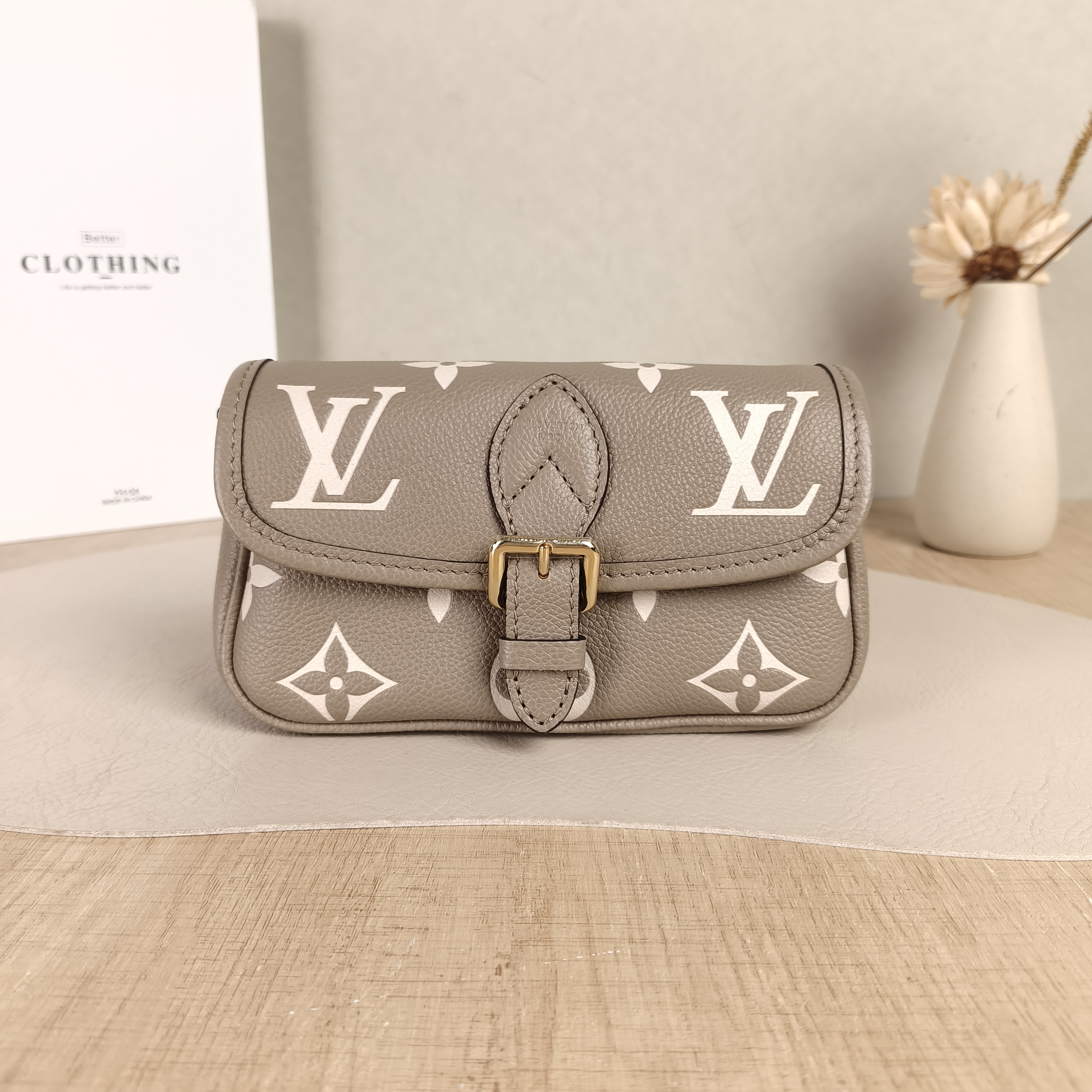 Louis Vuitton Crossbody Bag Diane Baguette Bag Empreinte Embossed Calfskin Monogramnano19 × 6 × 10.5 cm
