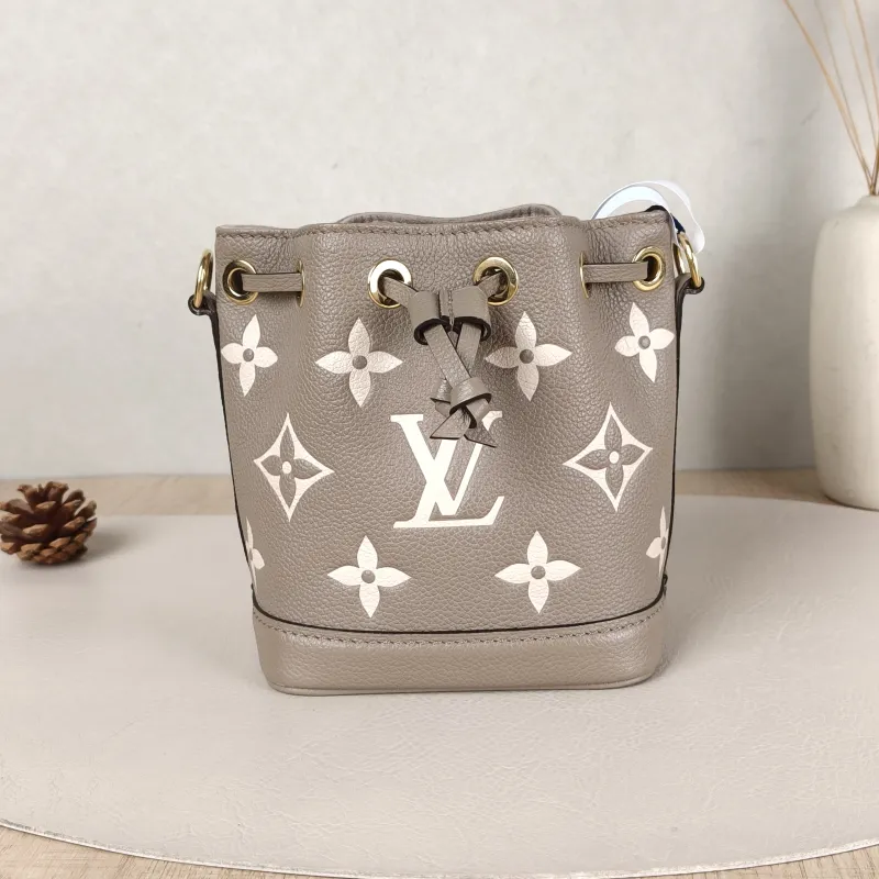 Louis Vuitton Crossbody Bag NANO NOÉ Bucket Bag Nano · White Empreinte Embossed Calfskinnano13 × 10 × 16 cm