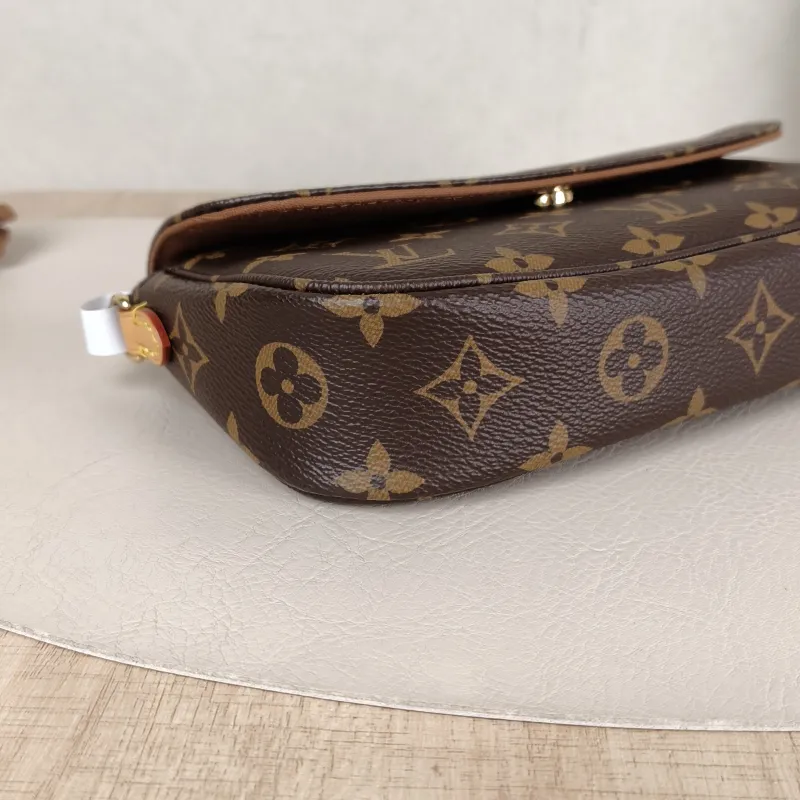 Louis Vuitton Crossbody Bag IVY Monogram PVC Small 23.5 × 4.3 × 12 cm — detail view 5 of 12