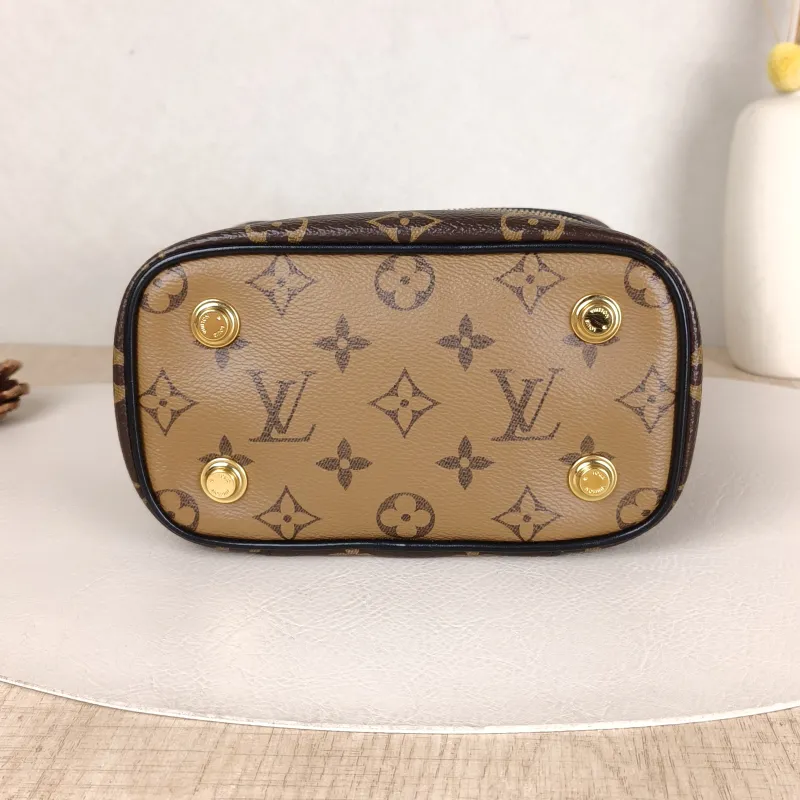 Louis Vuitton Shoulder Bag VANITY Cosmetic Bag Monogram PVC Small19 × 11 × 13 cm — cover view 4 of 5