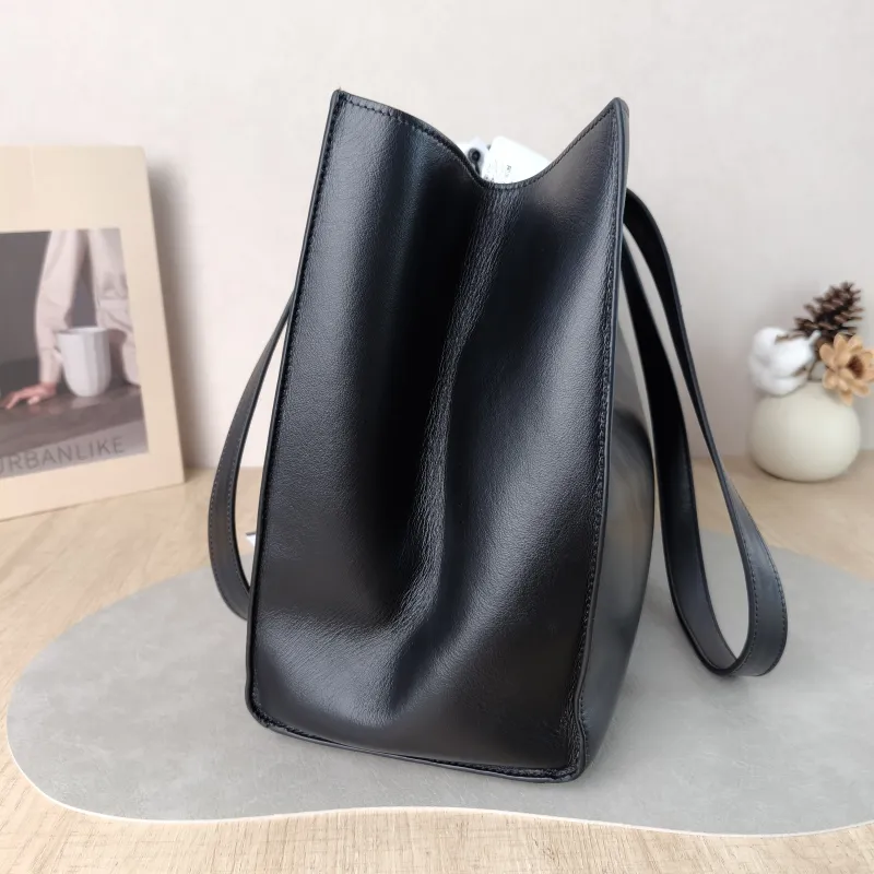 CELINE Shoulder Bag Cabas 16 Tote Bag Black Calfskin Large 37 × 14 × 26 cm — detail view 8 of 13