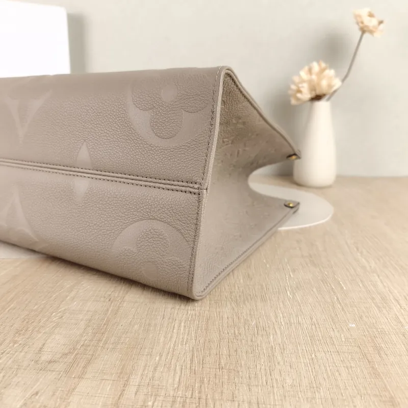 Louis Vuitton Shoulder Bag Onthego Medium Monogram Empreinte Embossed Calfskin Medium 35 × 14 × 27 cm — detail view 3 of 10