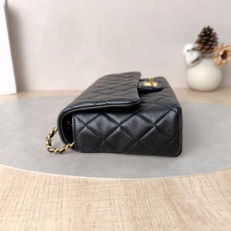 Chanel Crossbody Bag24b Crossbody Bag Black Lambskin One Size20 × 5 × 14 cm — detail view 14 of 14