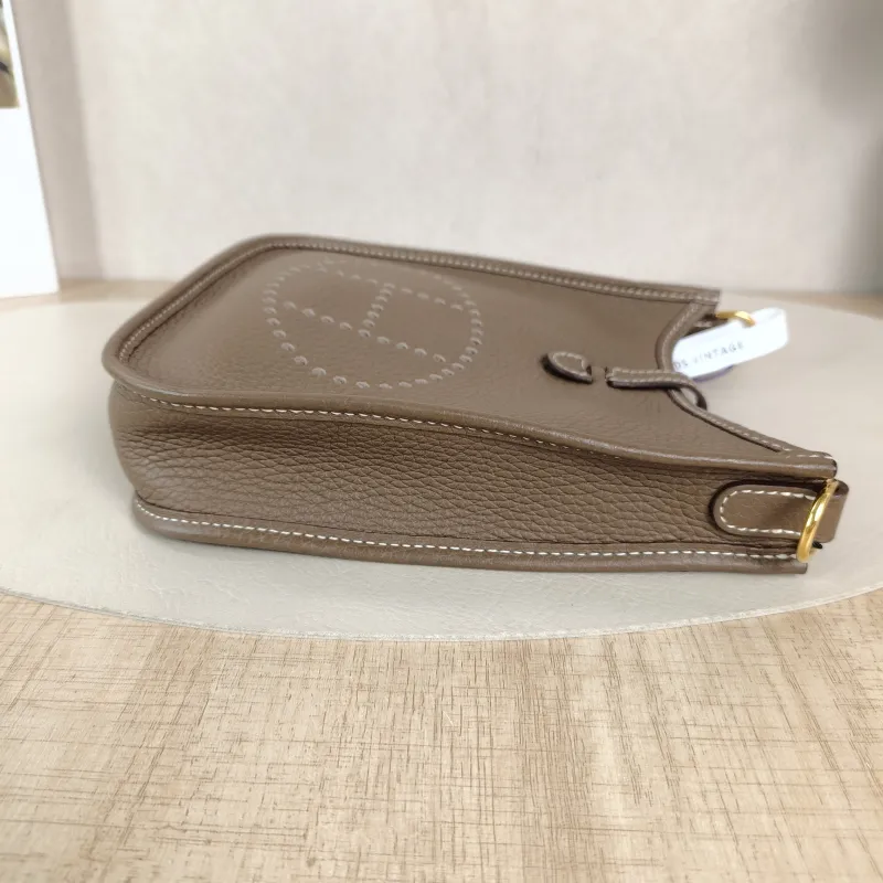 Hermès Crossbody Bag Evelyne Mini 16 Mini 1618 Taurillon Clemence TC Calfskinmini17 × 5.5 × 18 cm — detail view 2 of 11