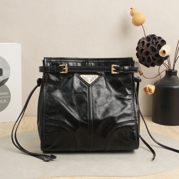 PRADA bonnie Shoulder Bag Black with Gold-Tone Hardware Calfskin · Shoulder Strap · 19.5 × 7 × 20 cm