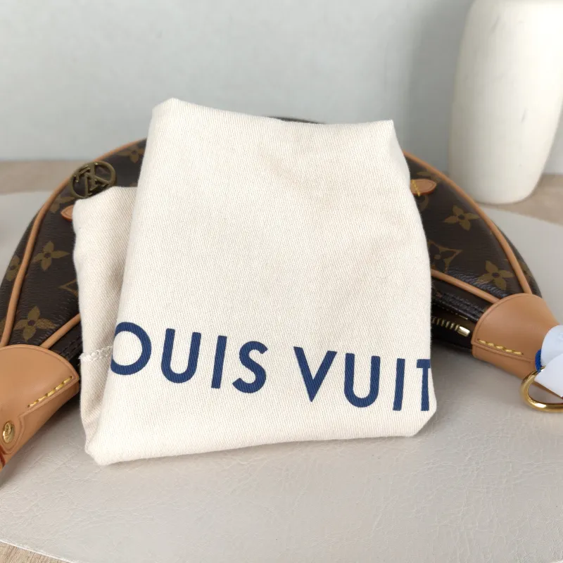 Louis Vuitton Crossbody Bag Loop Monogram PVC Small 23 × 6 × 13 cm — detail view 14 of 14