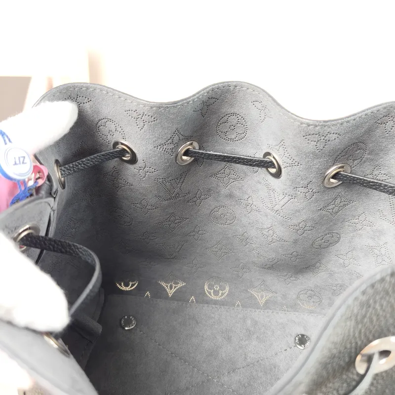 Louis Vuitton Crossbody Bag BELLA Black Calfskin One Size 22 × 14 × 19 cm — detail view 3 of 10