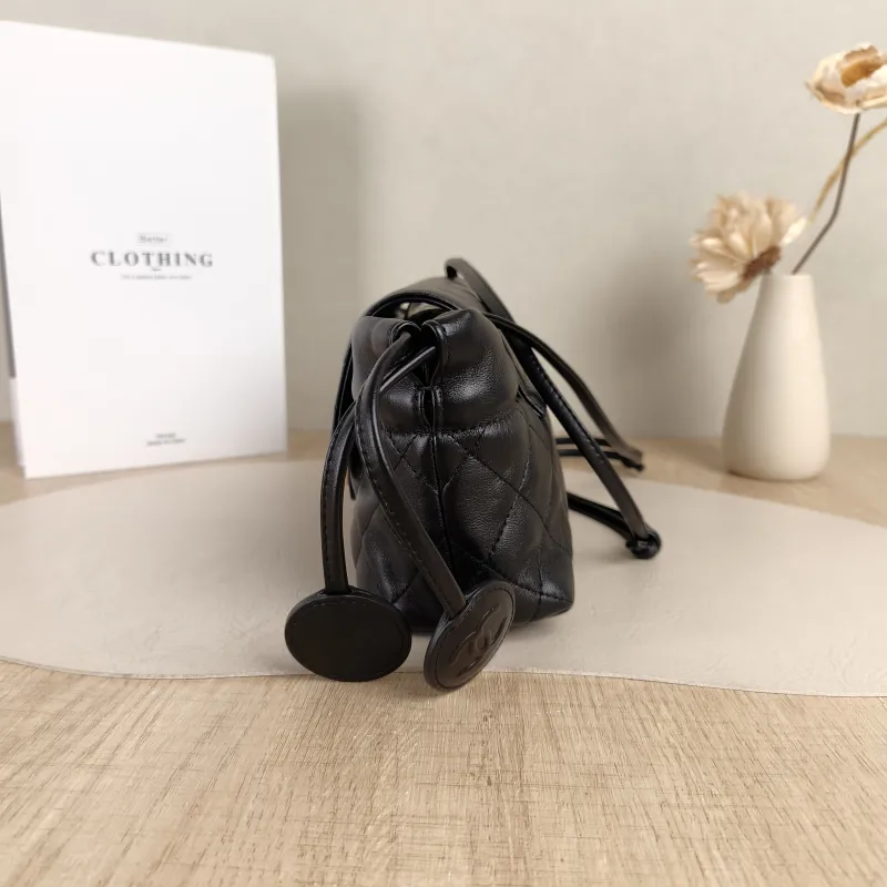 Chanel Shoulder Bag26b Shoulder Bag Black Lambskin One Size24 × 7.5 × 10 cm — detail view 5 of 11