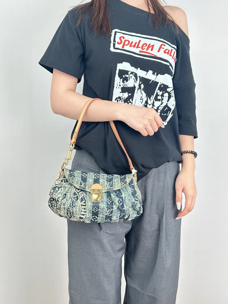 Louis Vuitton Shoulder Bag Vintage Shoulder Bag Blue One Size26 × 5 × 14 cm — on-model view 2 of 2