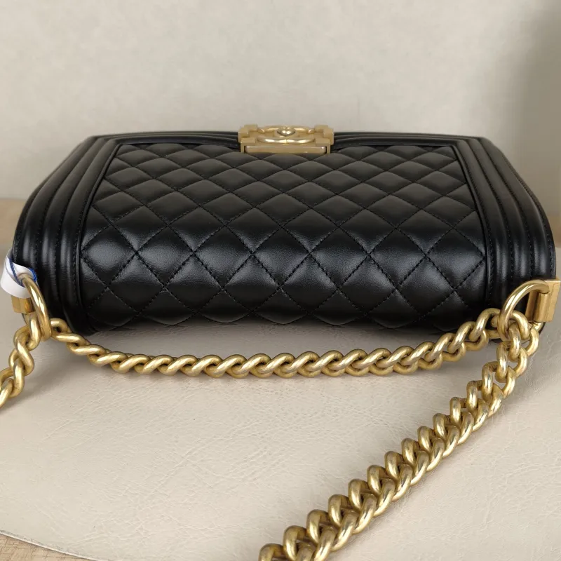 Chanel Crossbody Bag Le Boy​Black Calfskin25 × 9 × 15 cm — detail view 7 of 15