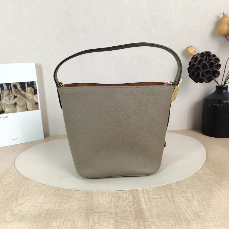 Louis Vuitton Top Handle Bag LOW KEY ALL IN BB Calfskin BB 16 × 12 × 18 cm — cover view 4 of 6