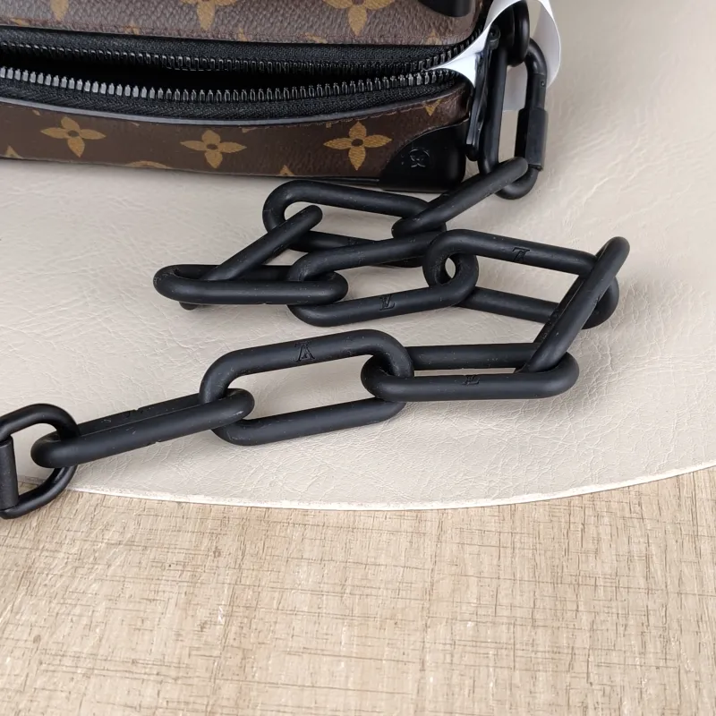 Louis Vuitton Crossbody Bag SOFT TRUNK Box Monogram PV Cmini18.5 × 8 × 13 cm — detail view 7 of 12