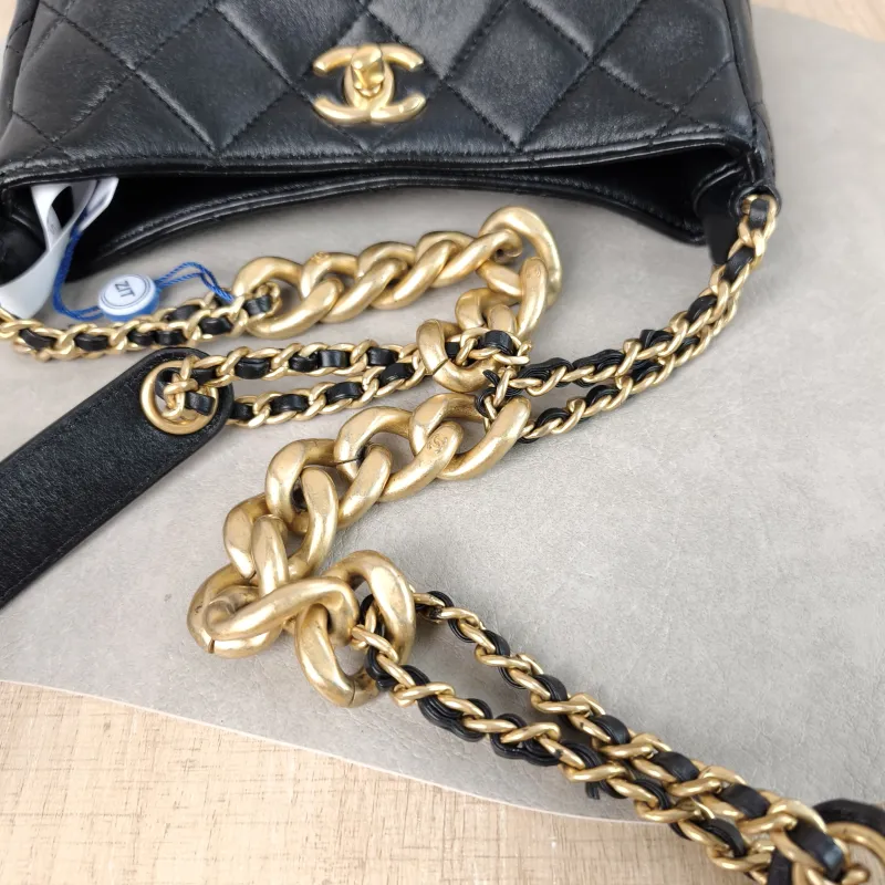 Chanel Shoulder Bag hobo Black Lambskin One Size 19 × 8 × 17 cm — detail view 2 of 12