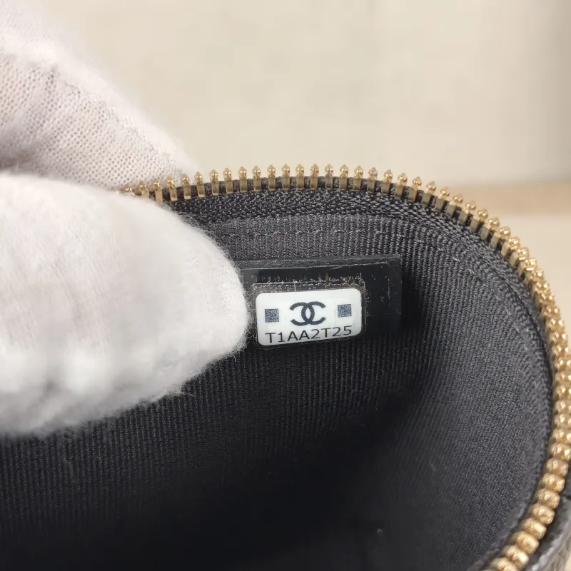 Chanel Crossbody Bag lp Vanity Case Bag Black Calfskin One Size 19.5 × 5 × 17 cm — detail view 6 of 15