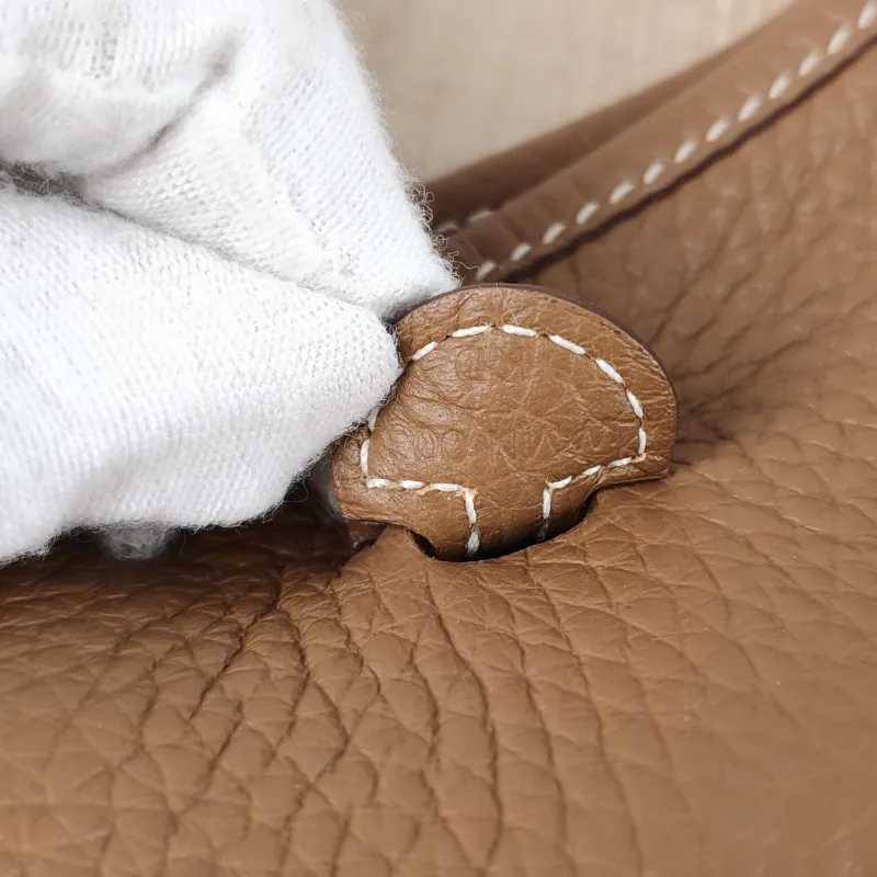 Hermès Crossbody Bag Evelyne Mini 16 Mini 16 Taurillon Clemence TC Calfskin Mini 17 × 5.5 × 18 cm W — detail view 8 of 11