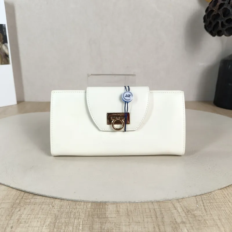 FERRAGAMO Wallet Wallet White Calfskin 18 × 2 × 9 cm
