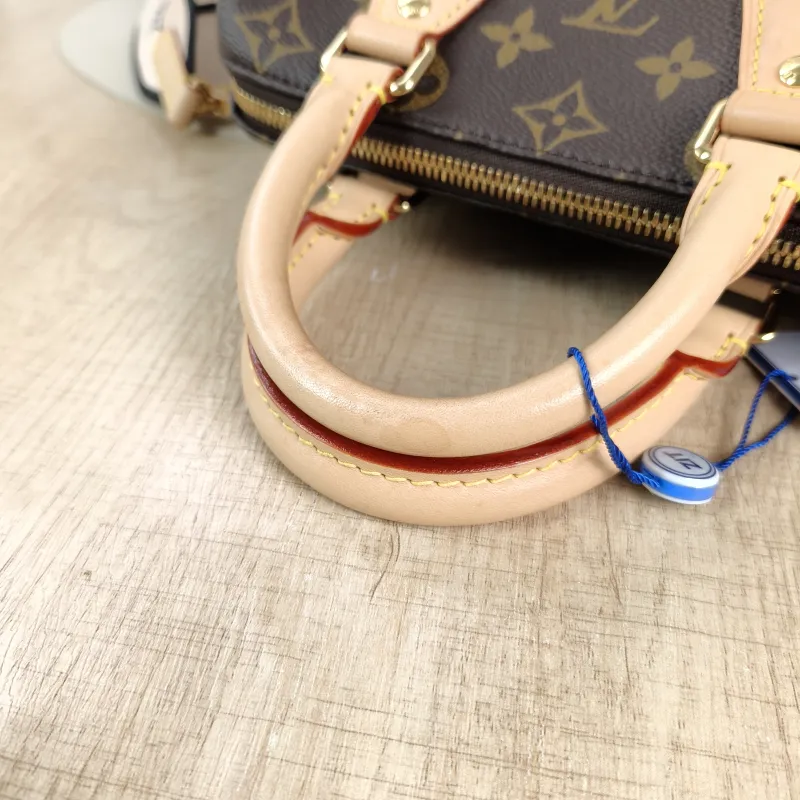 Louis Vuitton Crossbody Bag Speedy20 Shoulder Strap PVC Small20.5 × 12 × 13.5 cm — detail view 1 of 11
