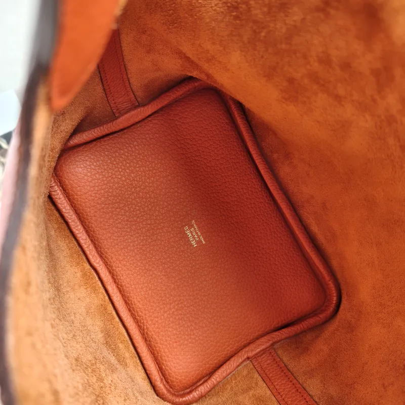 Hermès Top Handle Bag Picotin Lock 18 1836 Red TC Calfskin Small18 × 13 × 18 cm — detail view 11 of 11