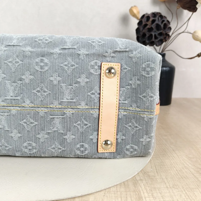 Louis Vuitton Crossbody Bag Carryall Grey Medium39 × 15 × 30 cm — detail view 6 of 14