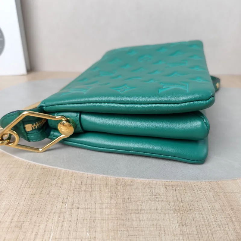 Louis Vuitton Crossbody Bag Coussin BB Green Lambskin BB21 × 7 × 16 cm — detail view 8 of 12