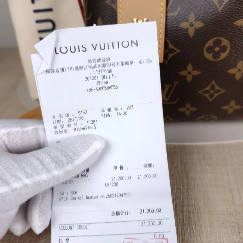 Louis Vuitton Shoulder Bag Carryall East West Monogram PVC 36 × 10 × 19 cm — detail view 4 of 13