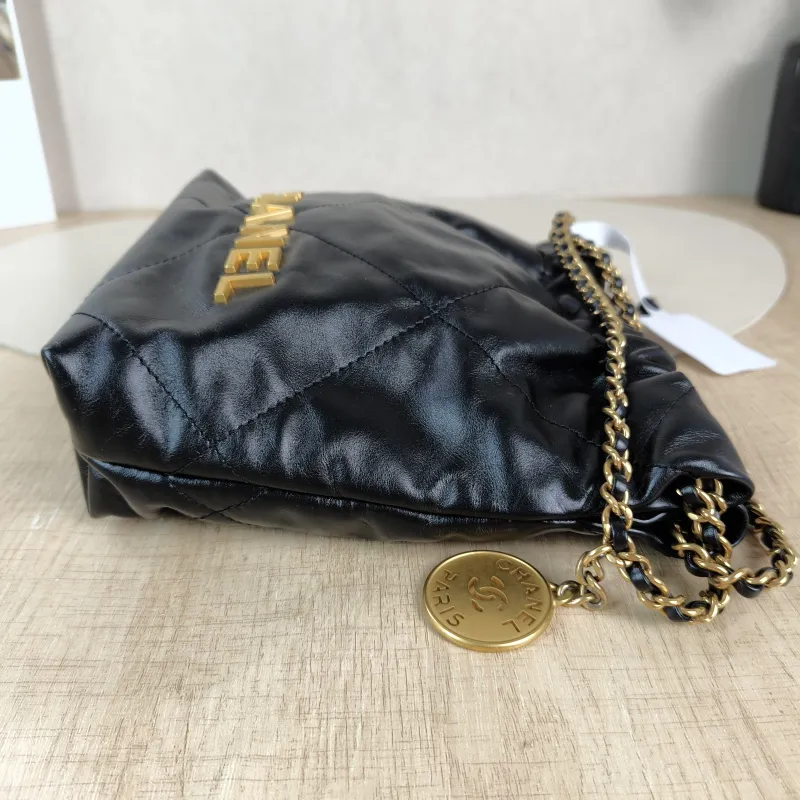 Chanel Shoulder Bag 22Bag Black CC alfskin Mini 20 × 6 × 19 cm — detail view 1 of 11