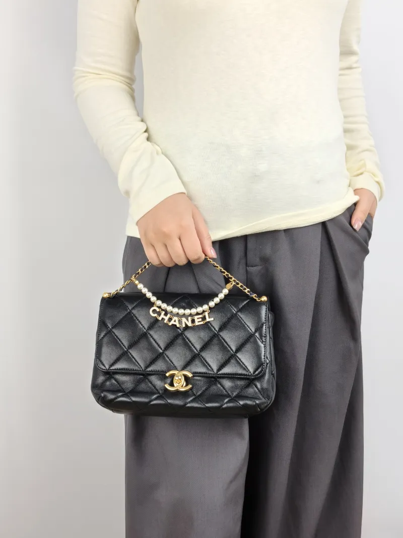 Chanel Crossbody Bag 24a Pearl Black Lambskin One Size 22 × 11 × 14.5 cm — on-model view 2 of 2