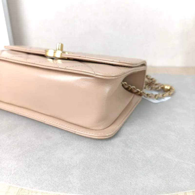 Chanel Crossbody Bag woc Taupe Calfskin One Size19 × 6 × 12 cm — detail view 4 of 12