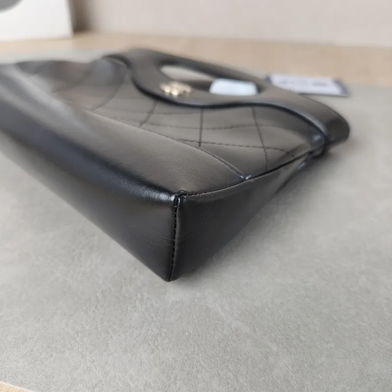 Chanel Shoulder Bag31Bag Black Waxed Leather Calfskinnano20.5 × 3.5 × 17 cm — detail view 1 of 13