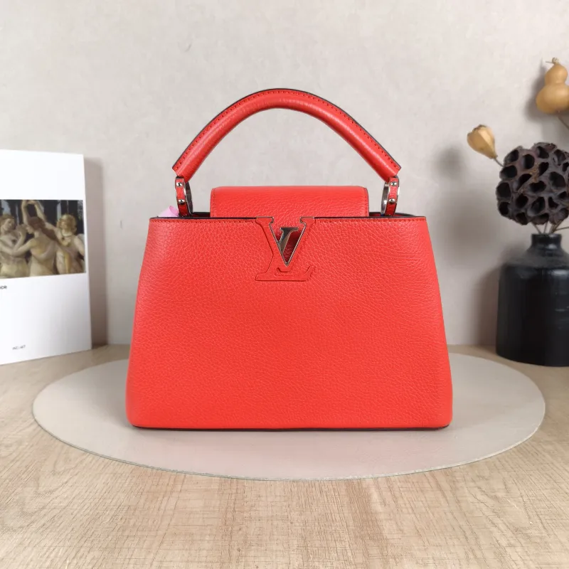 Louis Vuitton Crossbody Bag Capucines Red Calfskin BB27 × 9 × 17.5 cm