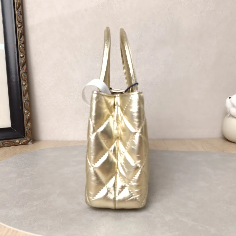 Chanel Crossbody Bag Kelly Gold Lambskin19 × 7 × 13 cm — detail view 15 of 16