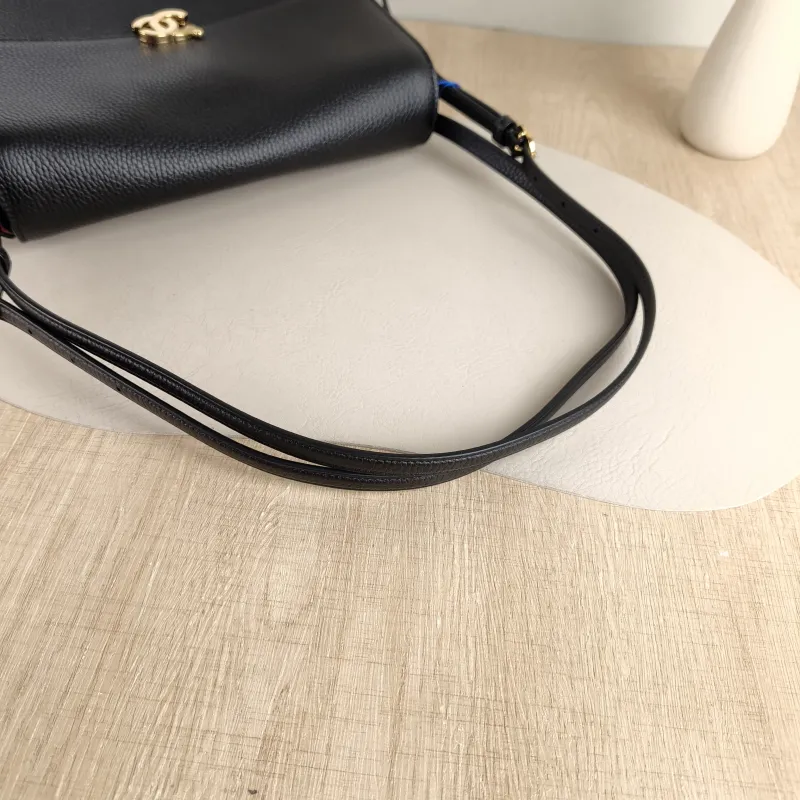 Chanel Shoulder Bag 26k Black Calfskin Medium 31.5 × 8 × 18.5 cm — detail view 10 of 13