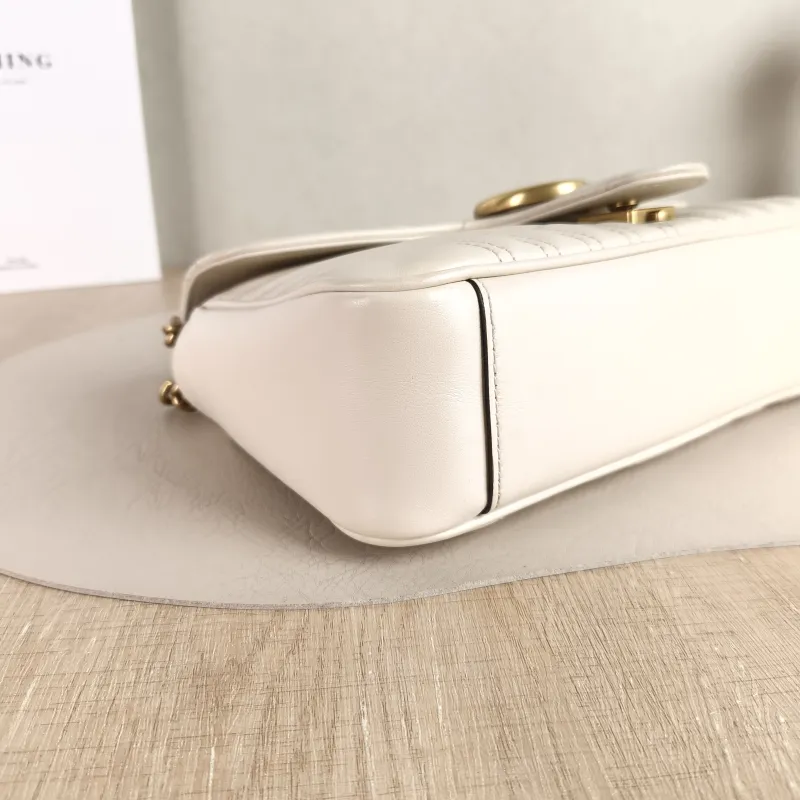 GUCCI Crossbody Bag GG Marmont Medium Marmont 26 White Calfskin 26 × 7 × 15 cm — detail view 2 of 12
